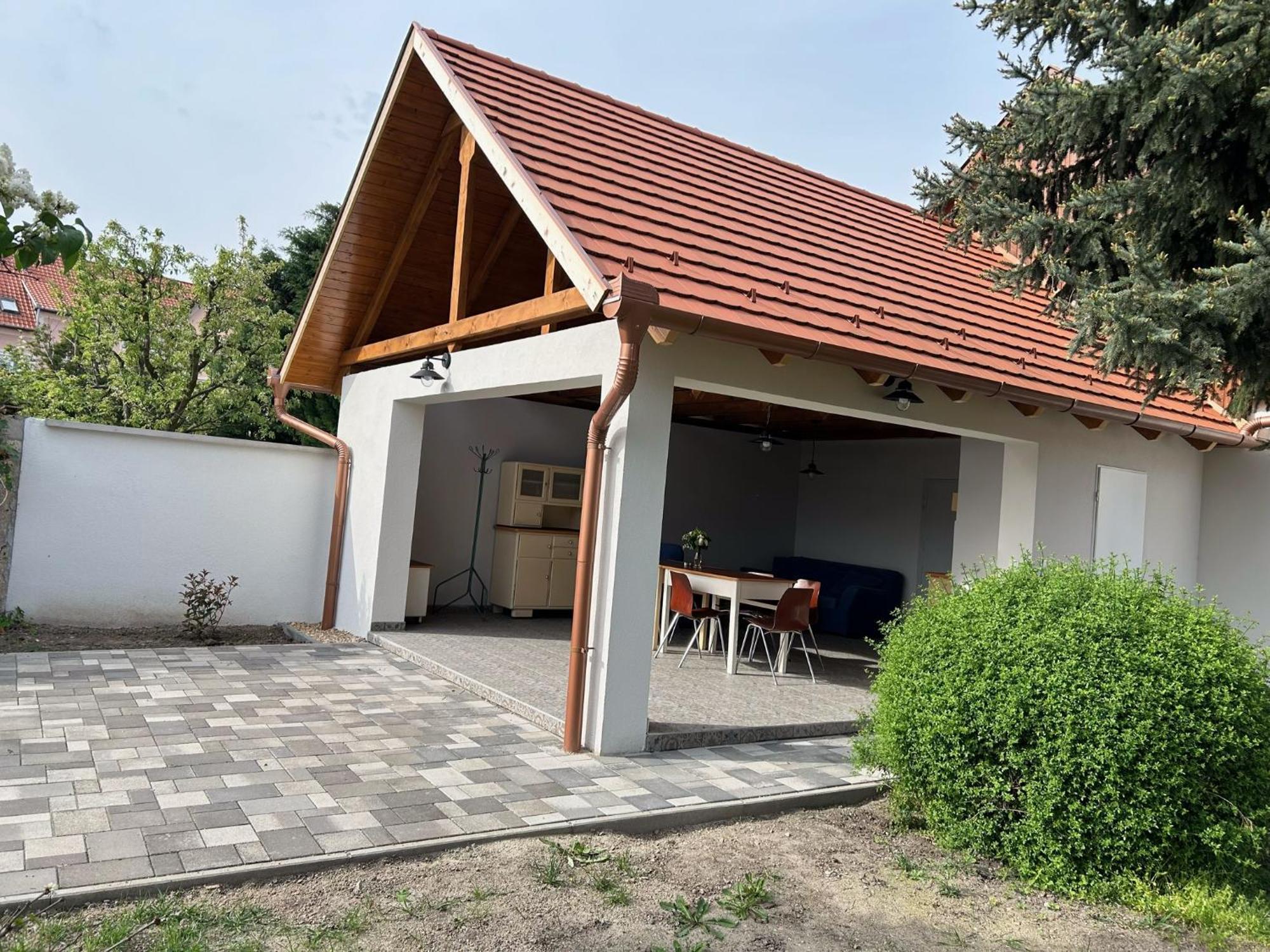 מלון Mezőkövesd Galeria Vendeghaz מראה חיצוני תמונה
