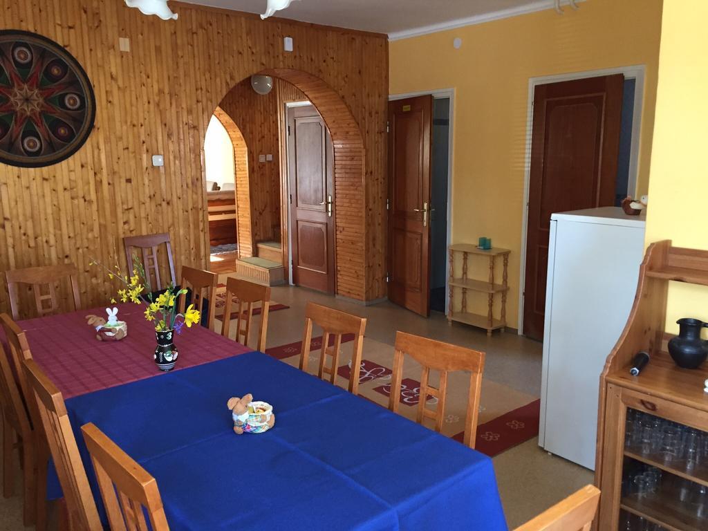 מלון Mezőkövesd Galeria Vendeghaz מראה חיצוני תמונה