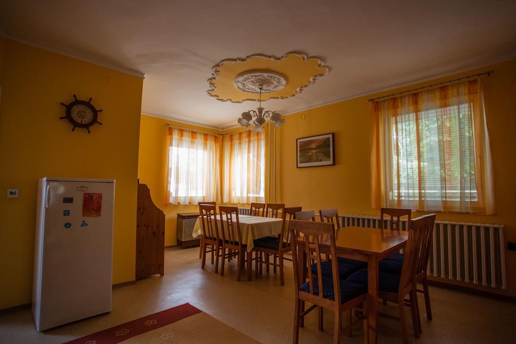 מלון Mezőkövesd Galeria Vendeghaz מראה חיצוני תמונה